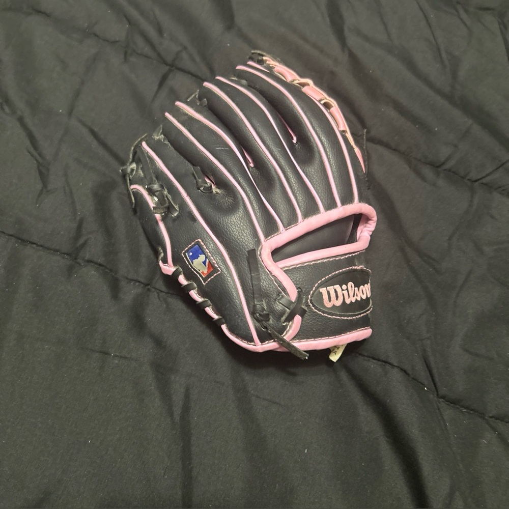 Wilson T-Ball Glove in Black and Pink